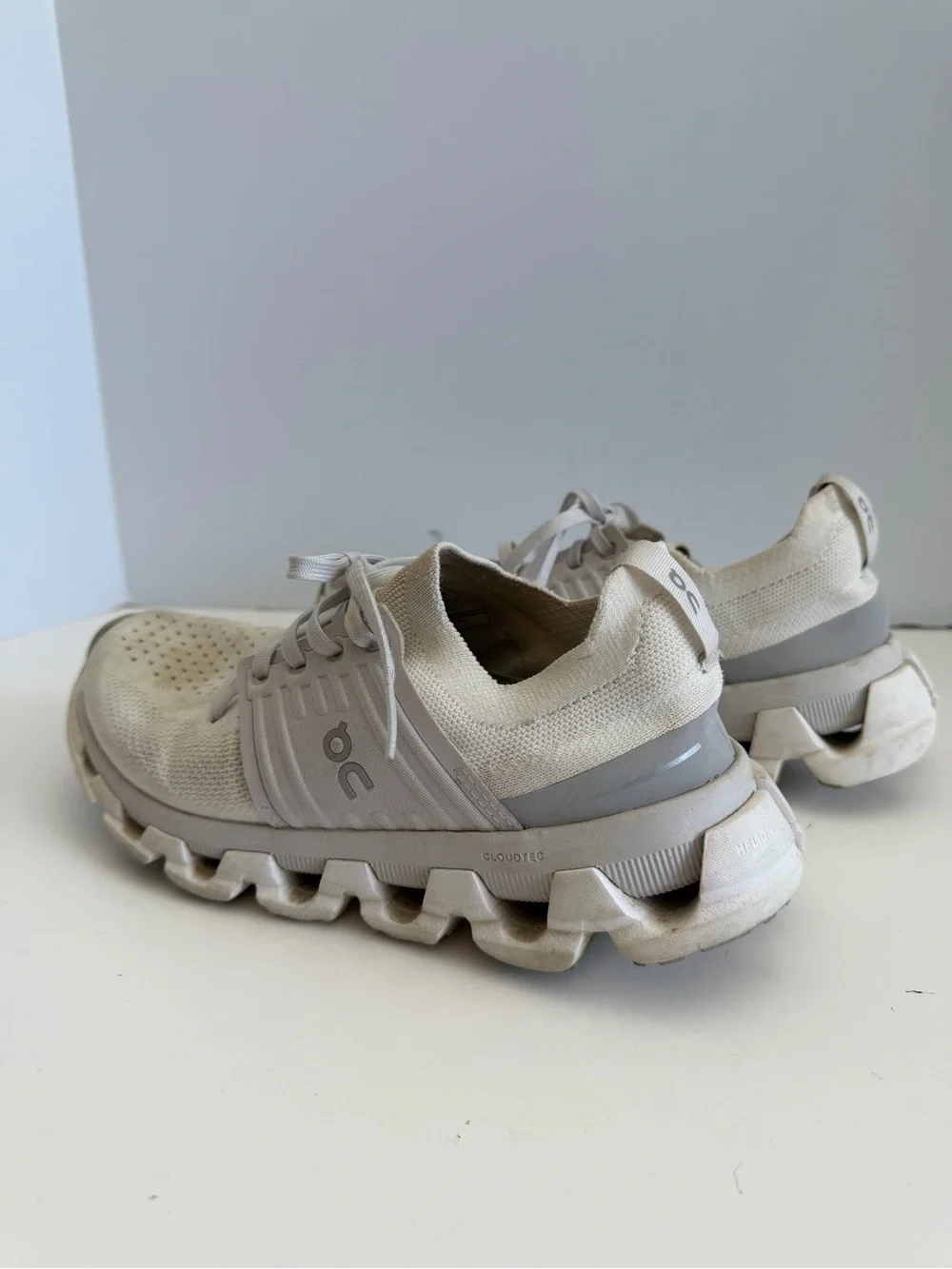 On Cloud Cloudswift White Running Shoes Women’s Size 6.5 EU 37.5 Sneakers